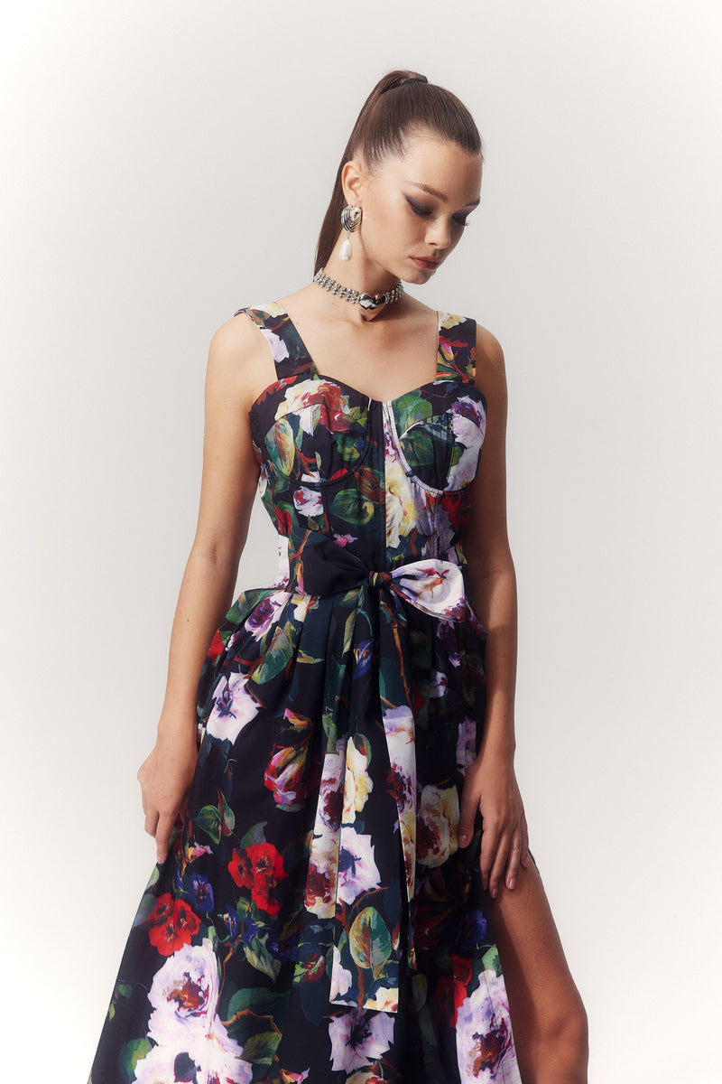 Gracefully Styled Dress for Any Occasion