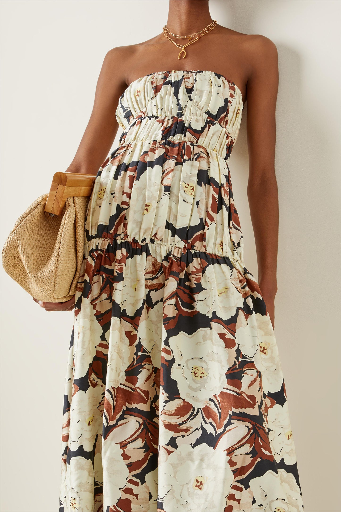 Well Tailored Dress with a Graceful Silhouette