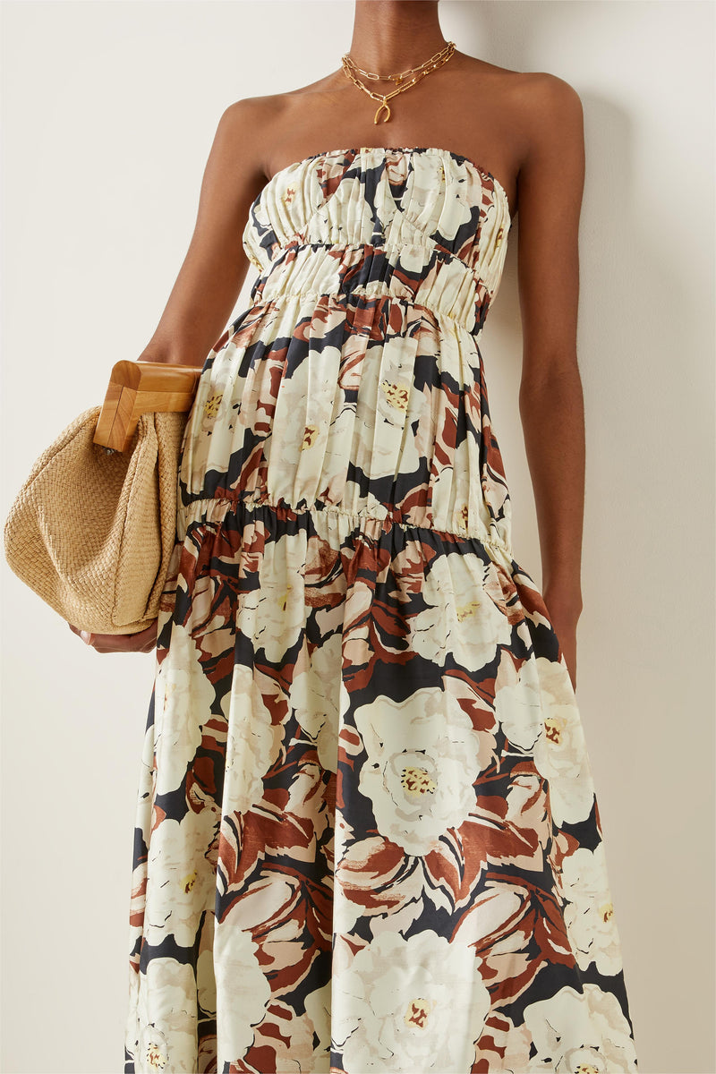 Well Tailored Dress with a Graceful Silhouette