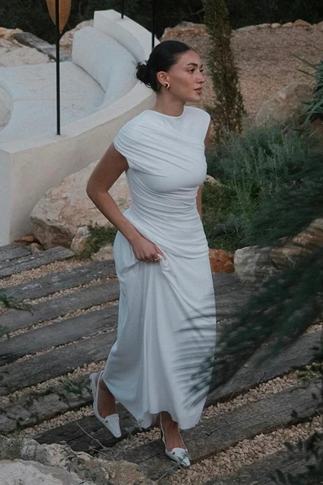 Beautifully Crafted Dress in a Classic Style