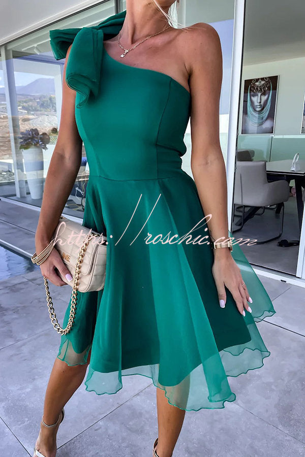 Well Tailored Dress with a Graceful Silhouette