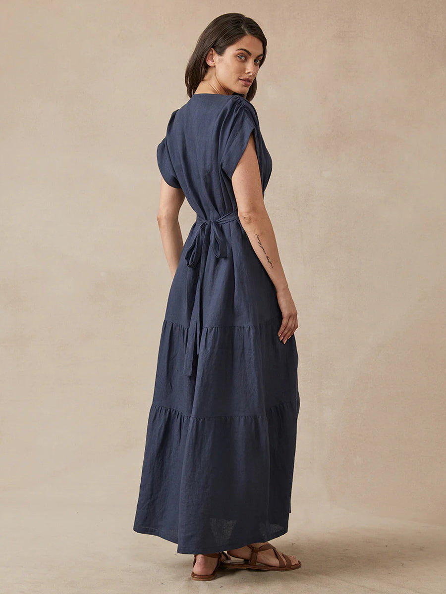 Effortlessly Elegant Dress with a Timeless Design