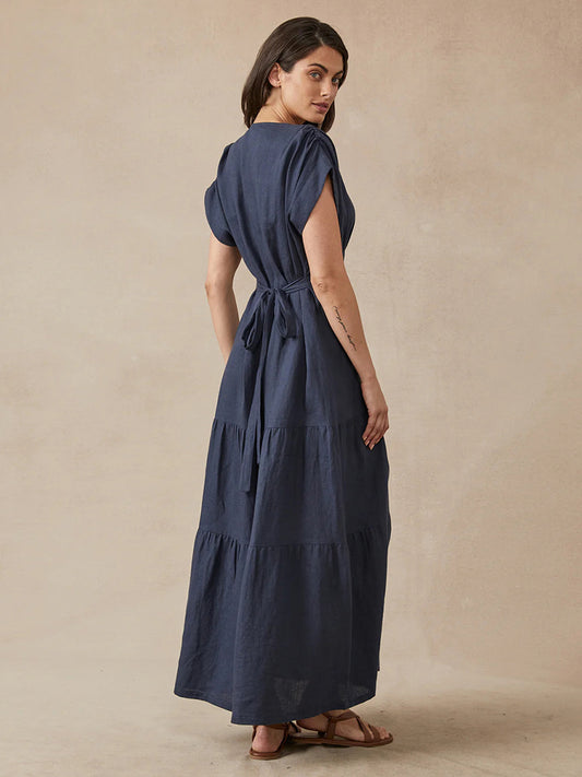 Effortlessly Elegant Dress with a Timeless Design