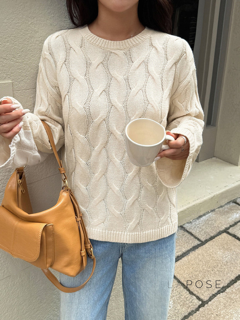 Well Tailored Sweater with a Graceful Silhouette