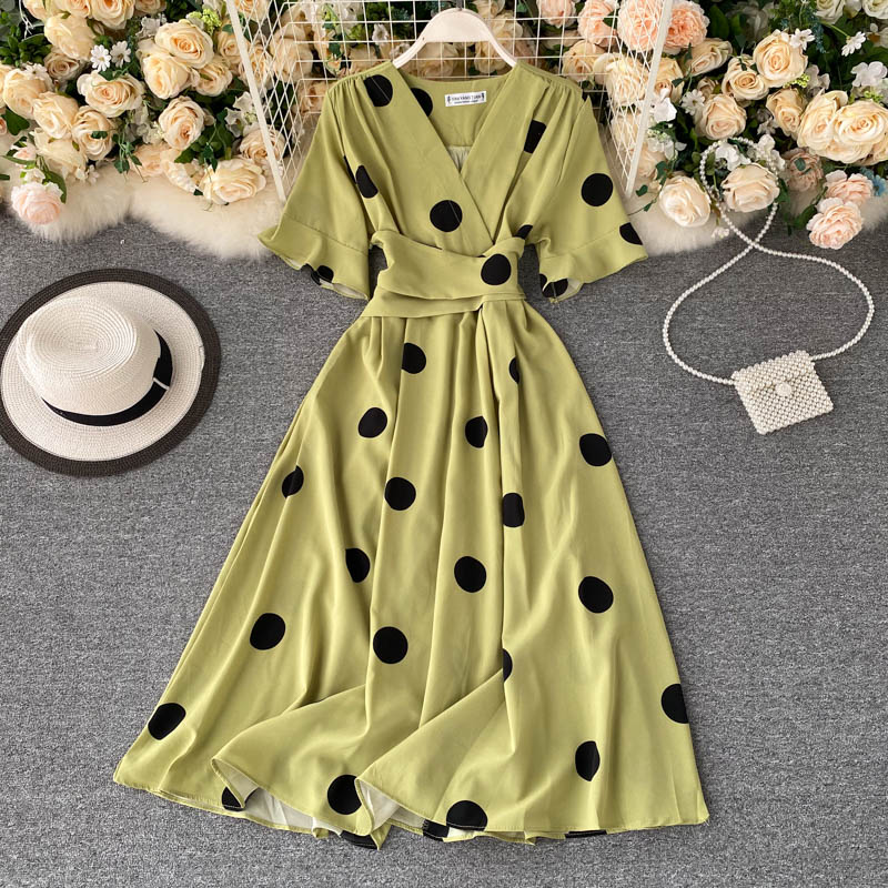 Classic Vintage Dress with a Flattering Fit