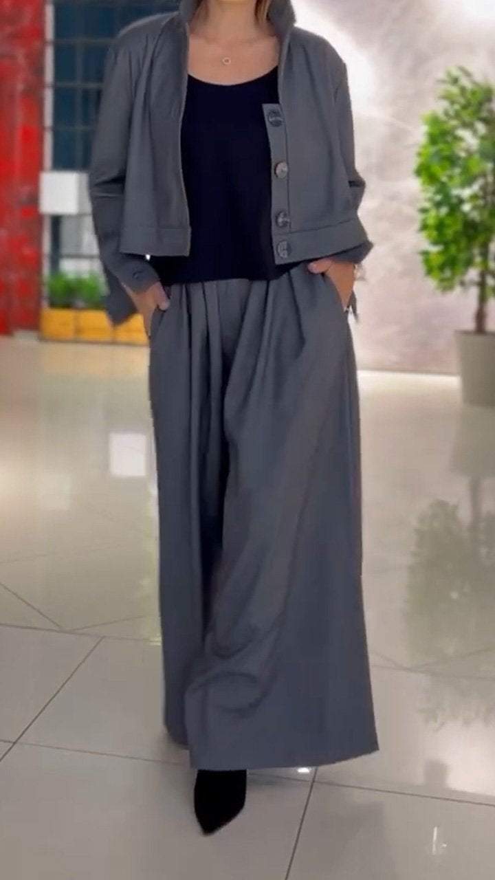 Effortlessly Elegant Garment with a Timeless Design