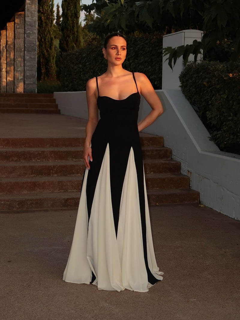 Classic Vintage Dress with a Flattering Fit