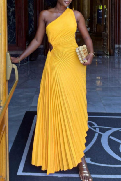 Well Tailored Dress with a Graceful Silhouette