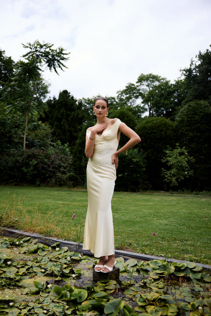Beautifully Crafted Dress in a Classic Style