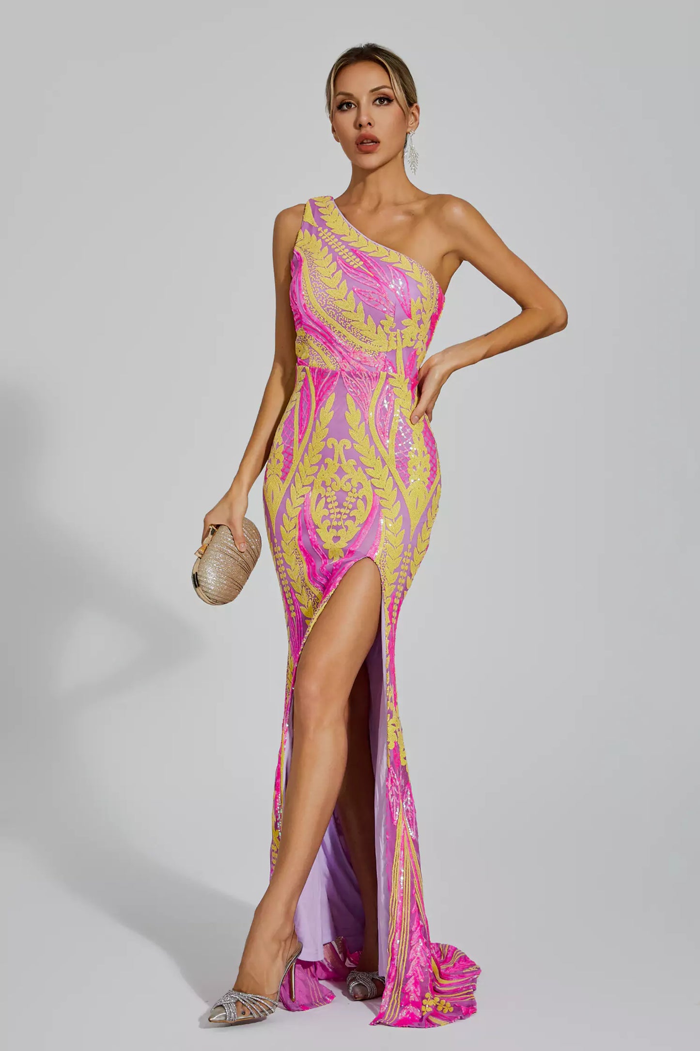 Beautifully Crafted Dress in a Classic Style