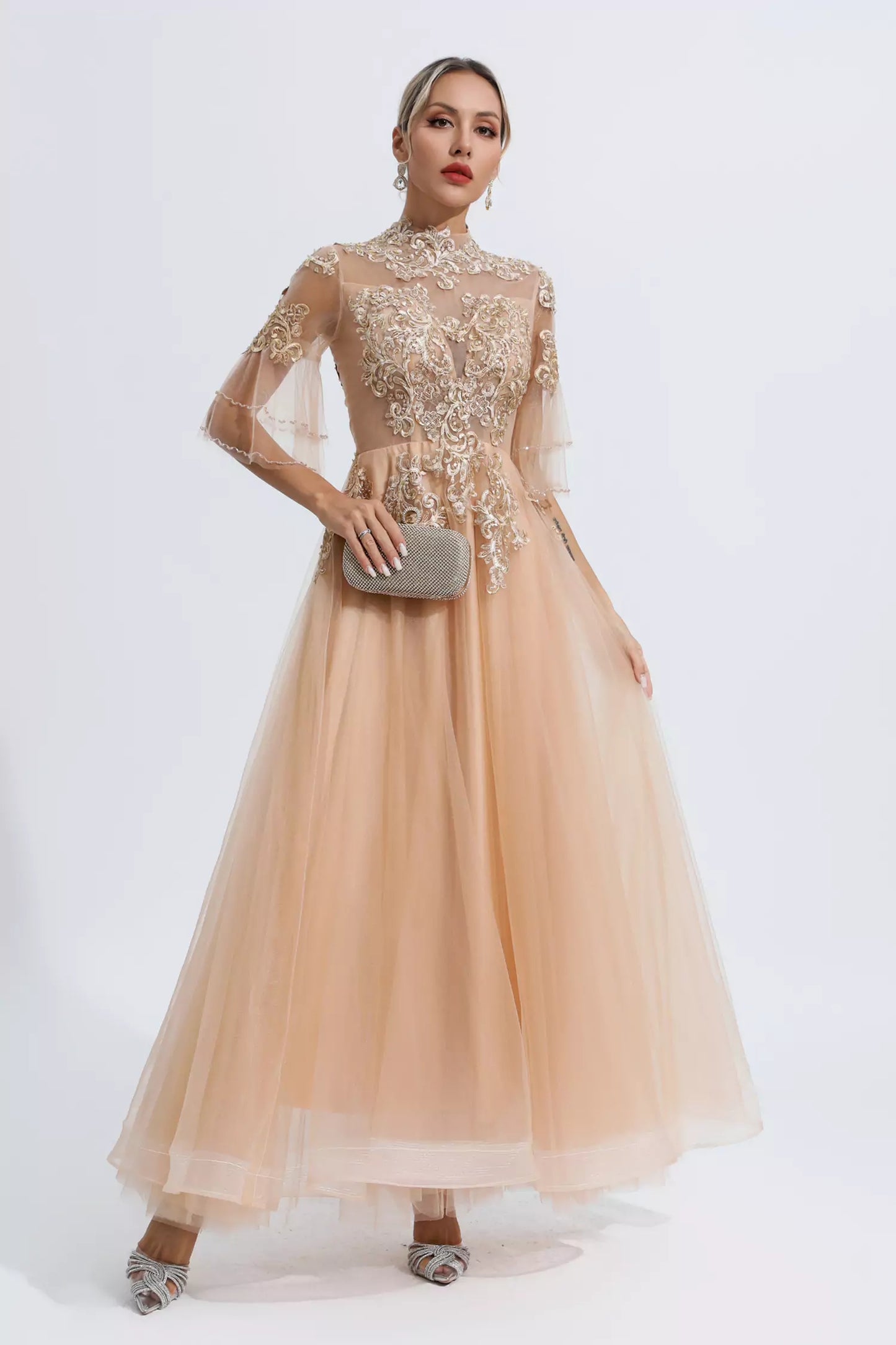 Beautifully Finished Dress in a Timeless Design