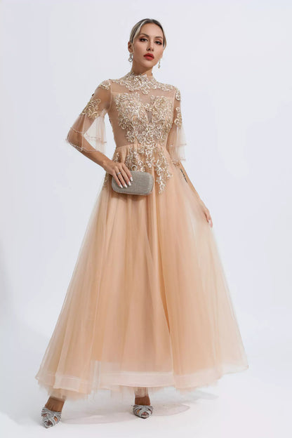Beautifully Finished Dress in a Timeless Design