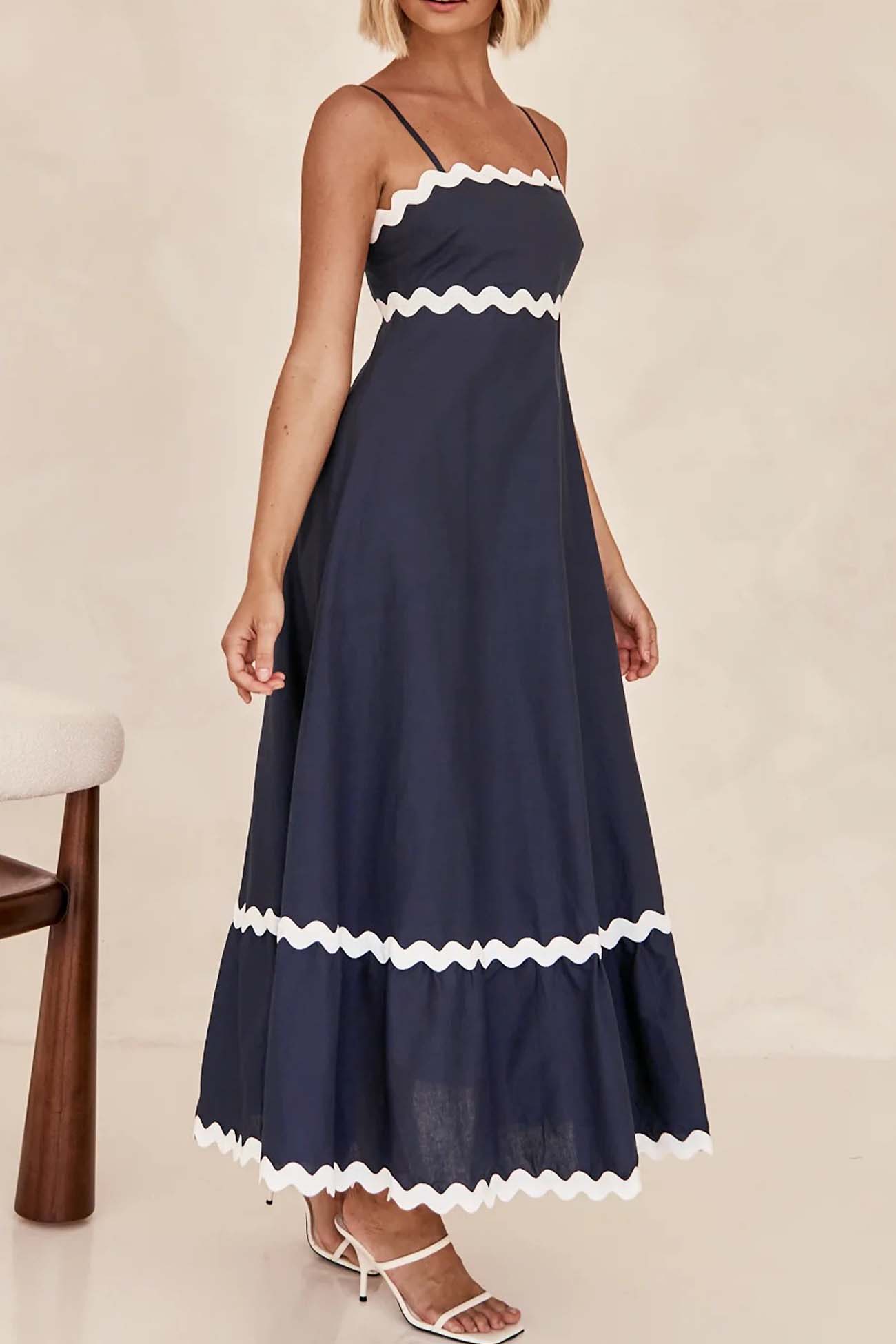 Beautifully Finished Dress in a Timeless Design