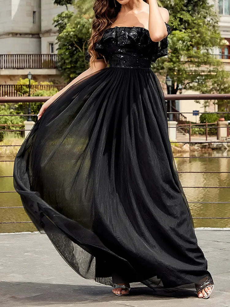 Well Tailored Dress with a Graceful Silhouette