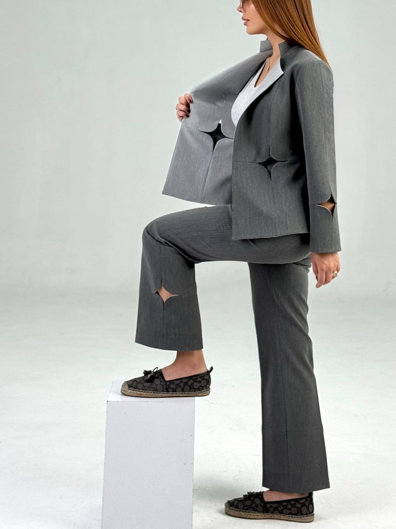 Effortlessly Elegant Garment with a Timeless Design