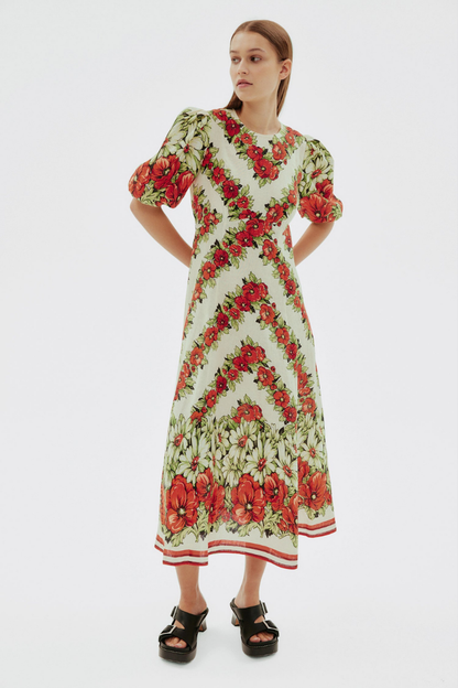 Well Tailored Dress with a Graceful Silhouette
