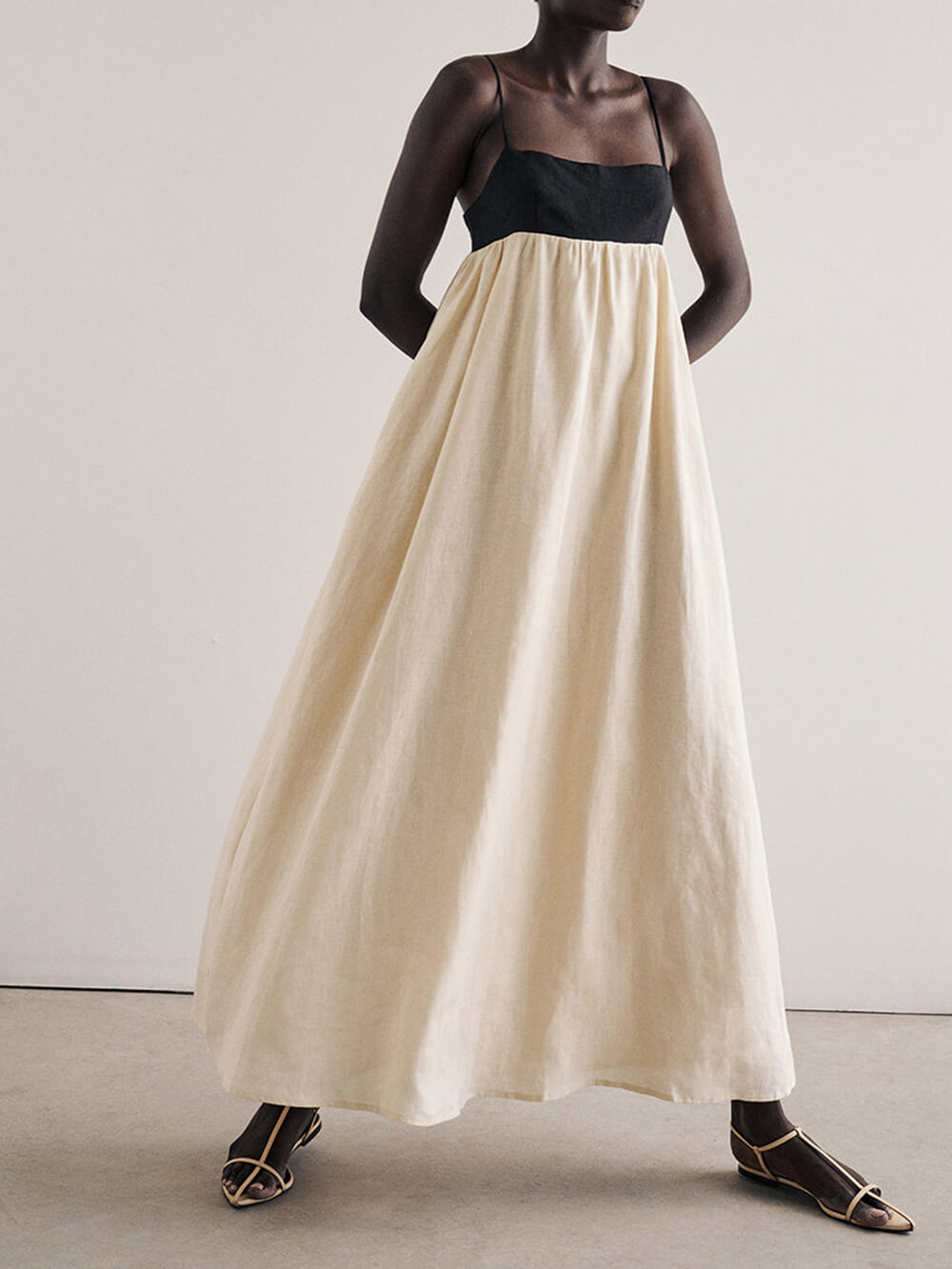Effortlessly Elegant Dress with a Timeless Design