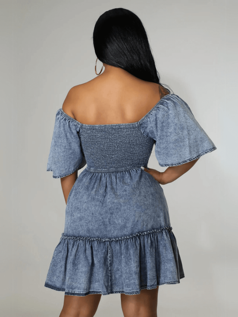 Classic Vintage Dress with a Flattering Fit