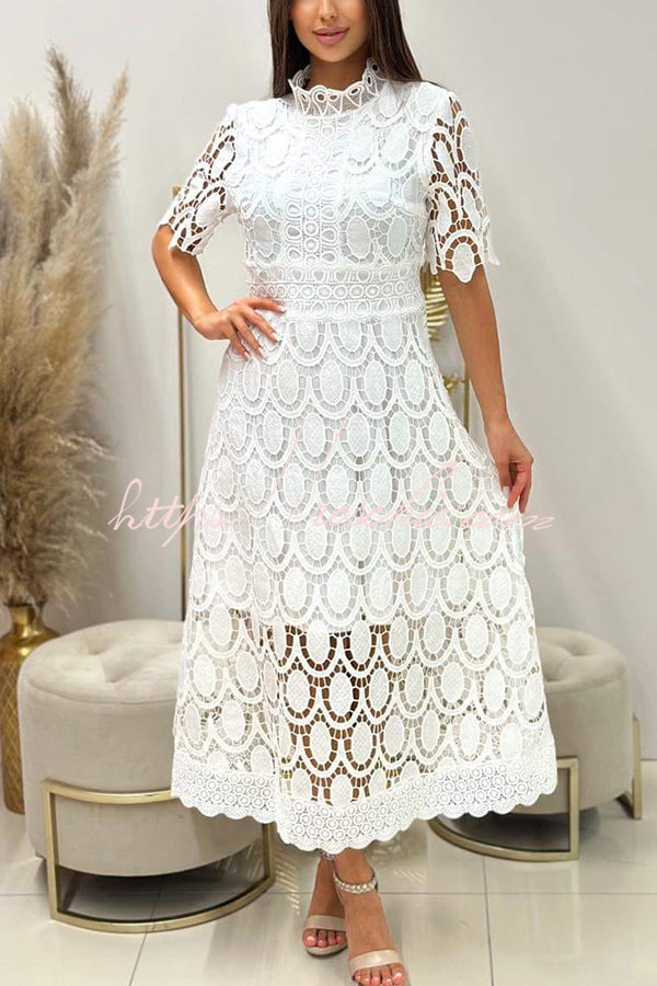 Beautifully Finished Dress in a Timeless Design