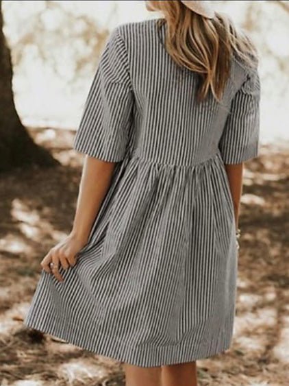 Effortlessly Elegant Dress with a Timeless Design