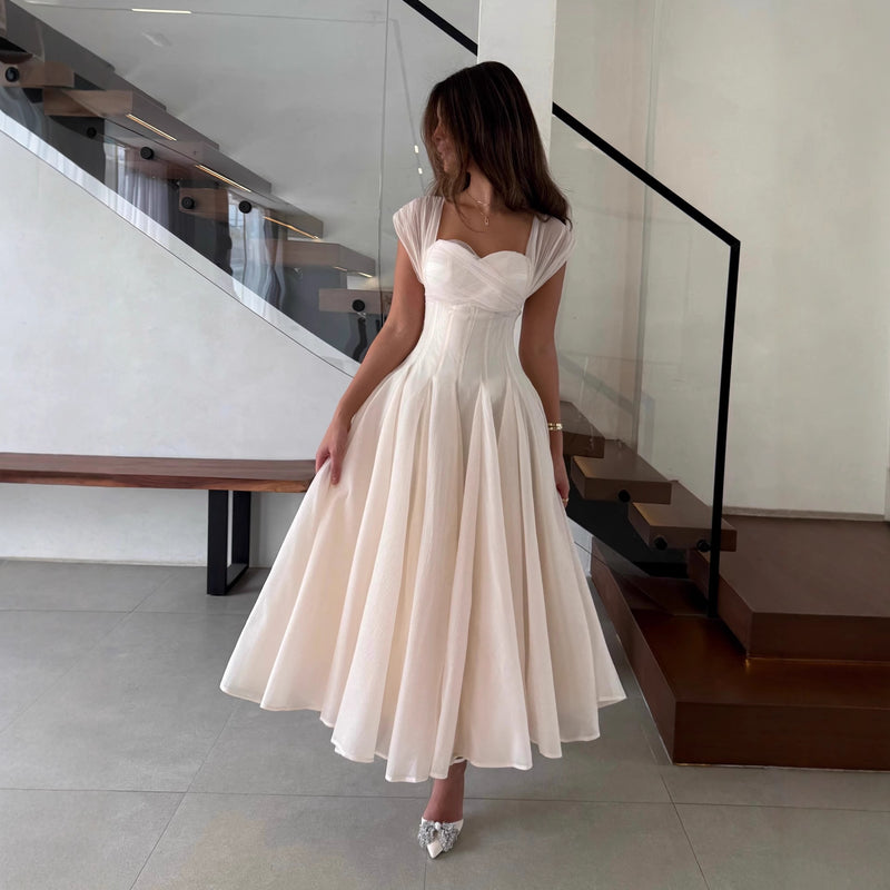 Effortlessly Elegant Dress with a Timeless Design