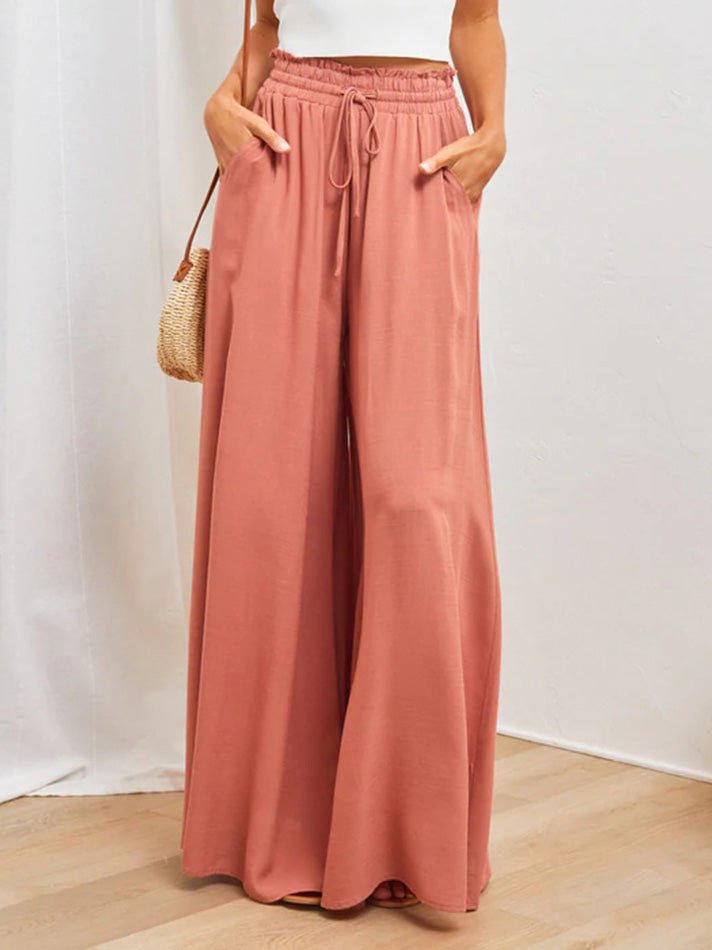 Effortlessly Elegant Pants with a Timeless Design