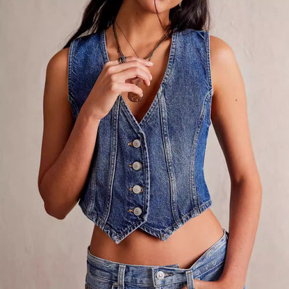 Well Tailored Top with a Graceful Silhouette
