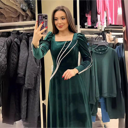 Classic Vintage Dress with a Flattering Fit