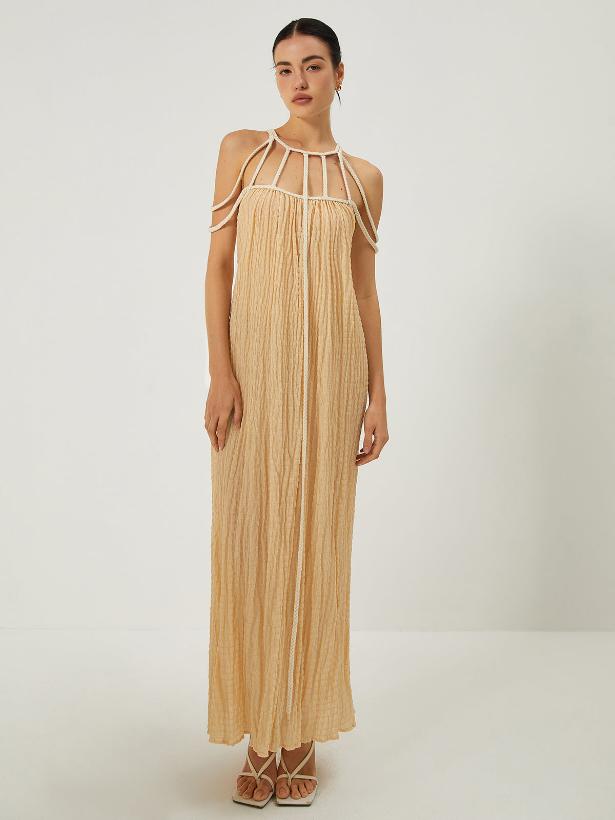 Effortlessly Elegant Dress with a Timeless Design