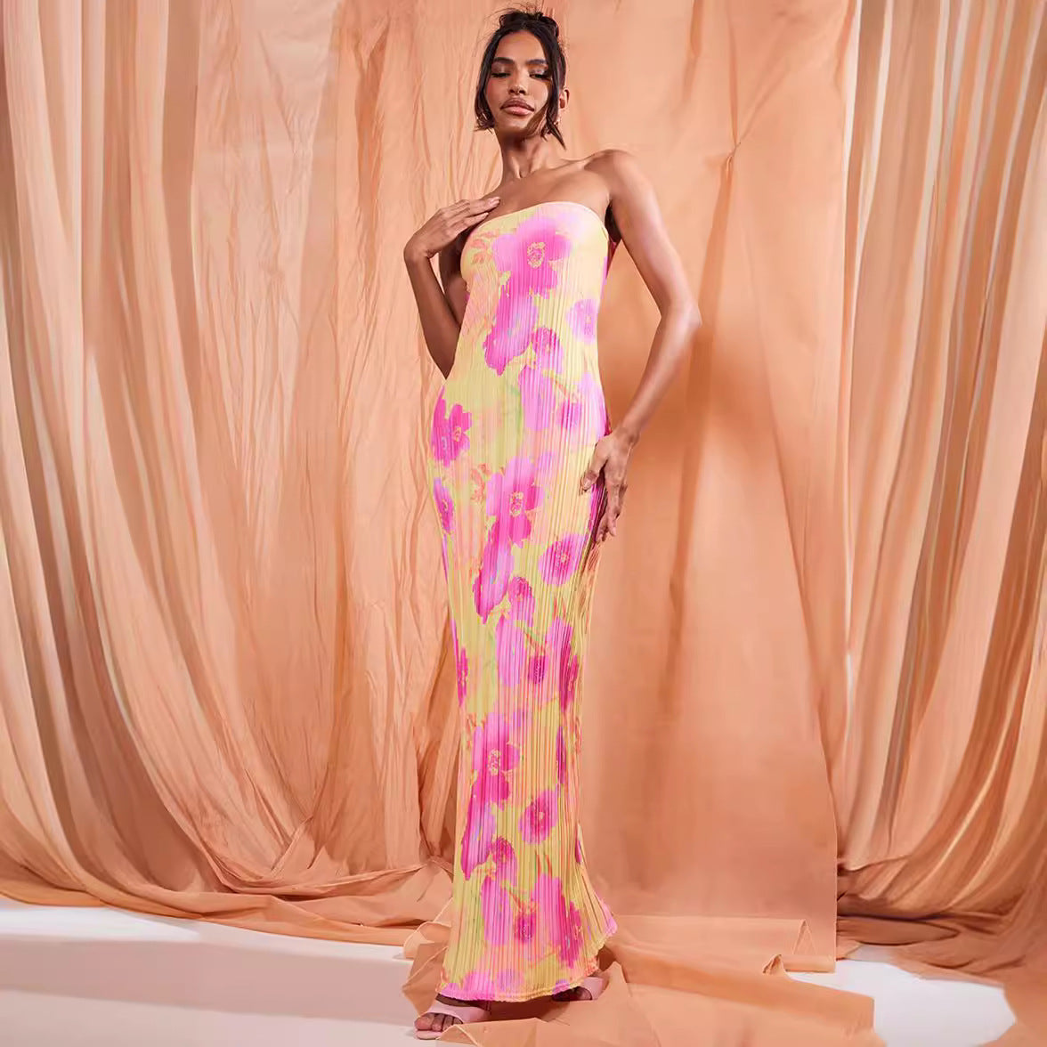 Beautifully Finished Dress in a Timeless Design