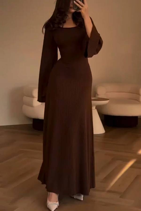 Well Tailored Dress with a Graceful Silhouette
