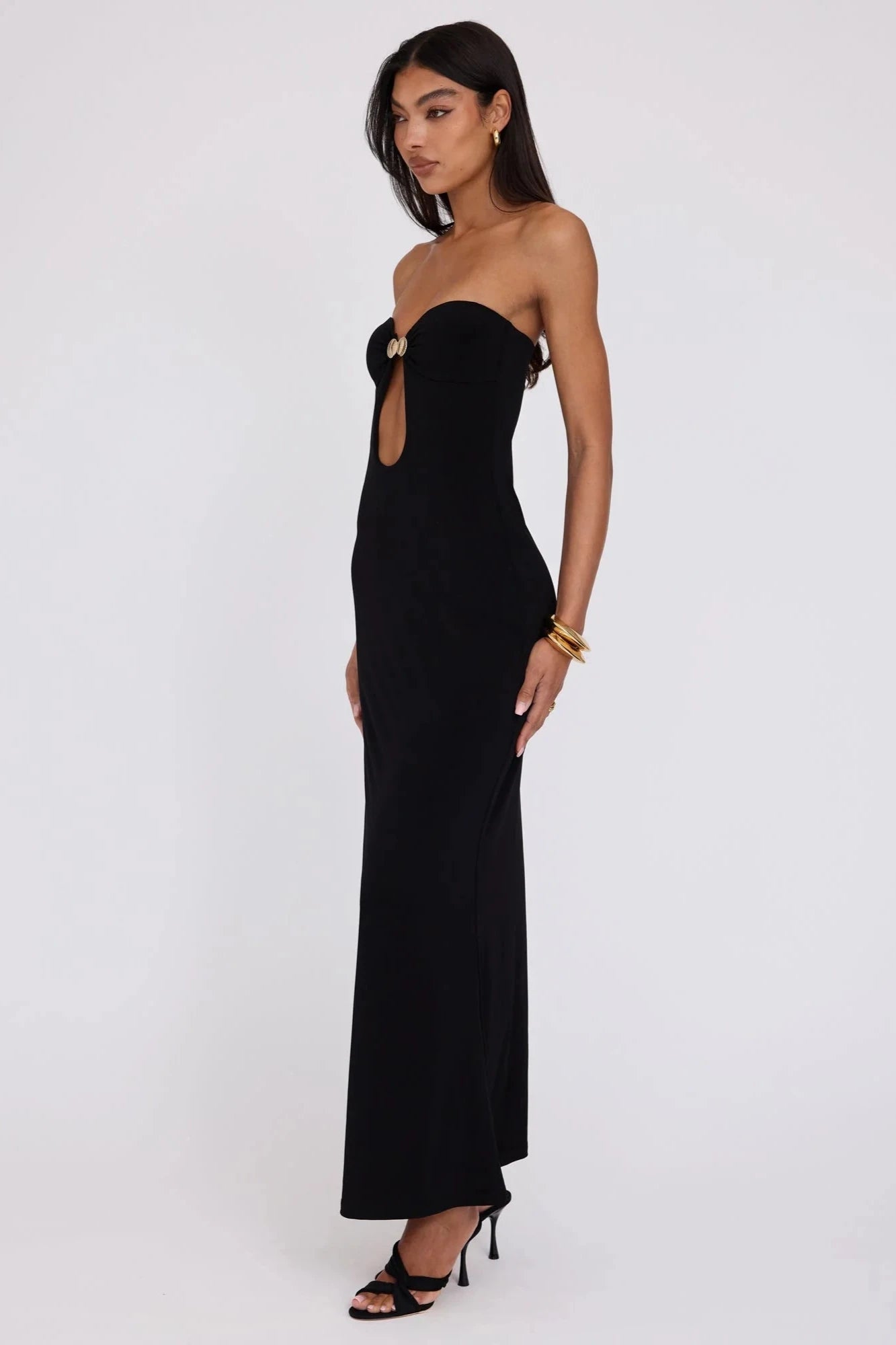 Beautifully Finished Dress in a Timeless Design