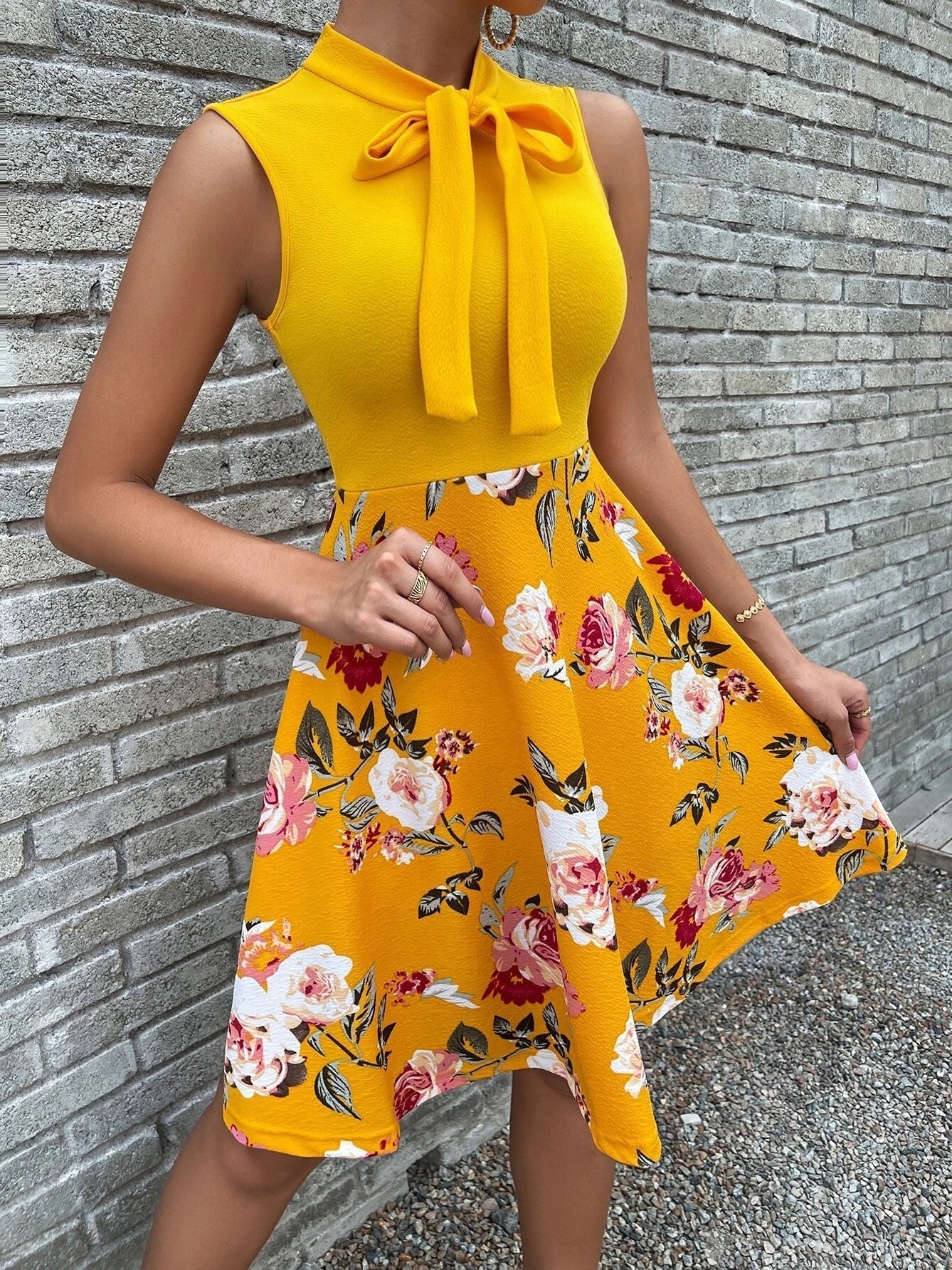 Effortlessly Elegant Dress with a Timeless Design