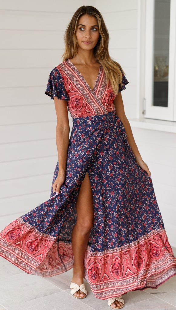 Gracefully Styled Dress for Any Occasion