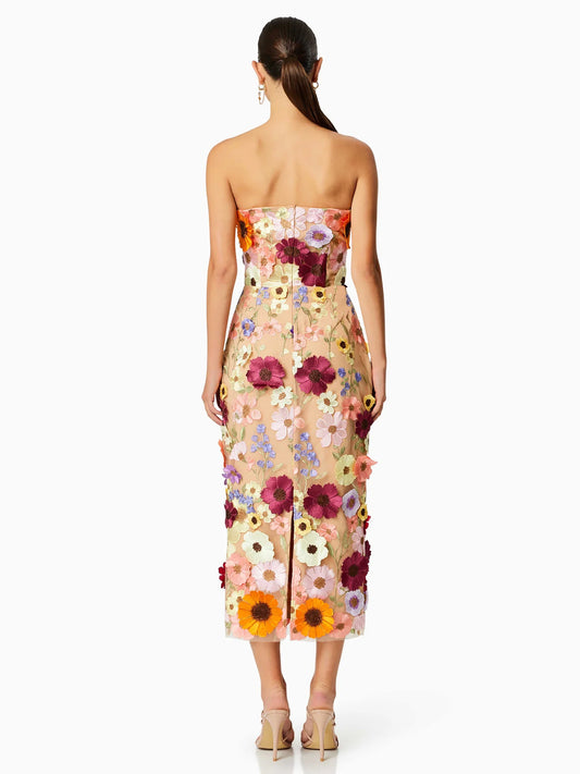 Well Tailored Dress with a Graceful Silhouette