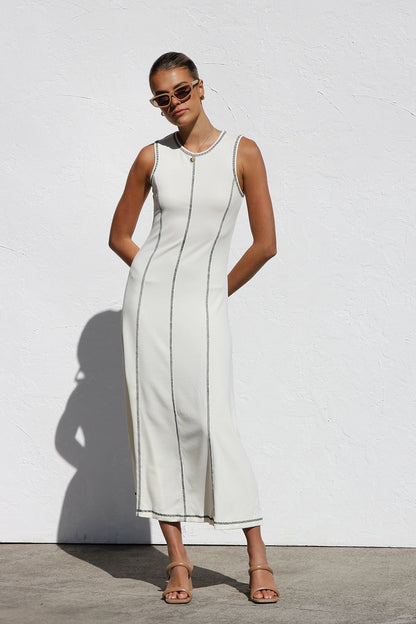 Beautifully Finished Dress in a Timeless Design