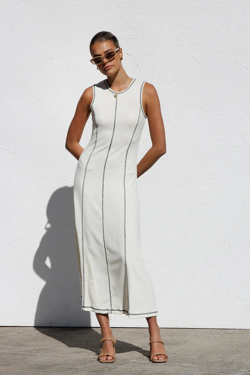 Beautifully Finished Dress in a Timeless Design