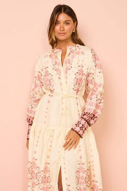 Effortlessly Elegant Dress with a Timeless Design