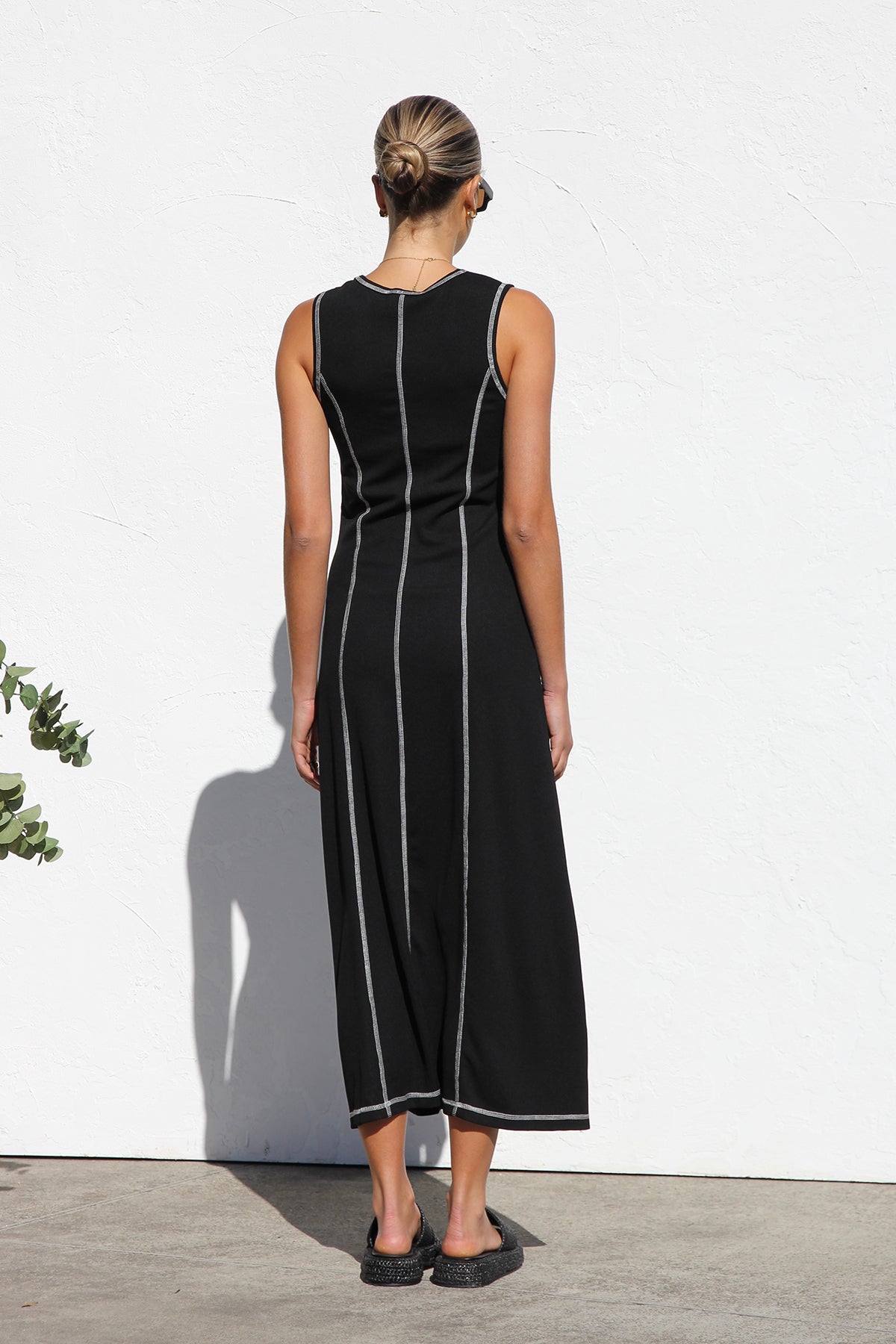 Well Tailored Dress with a Graceful Silhouette