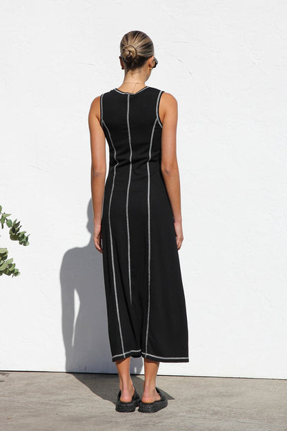Well Tailored Dress with a Graceful Silhouette