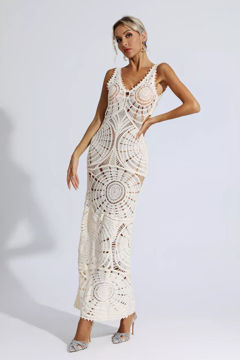 Beautifully Finished Dress in a Timeless Design
