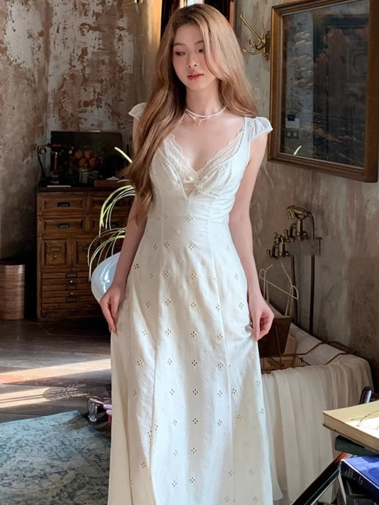 Beautifully Crafted Dress in a Classic Style