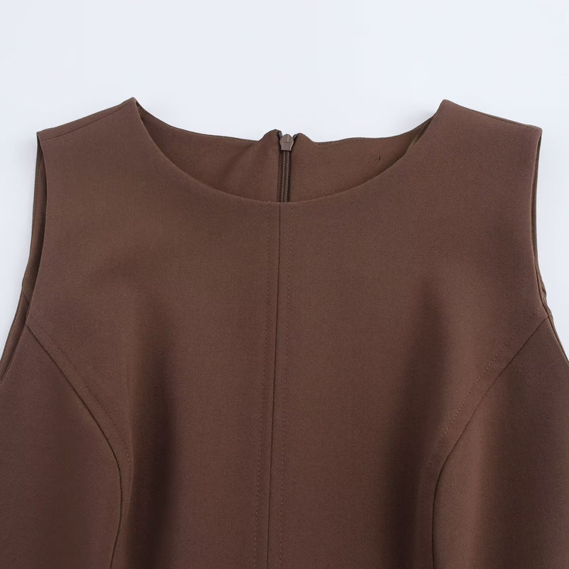 Beautifully Finished Dress in a Timeless Design