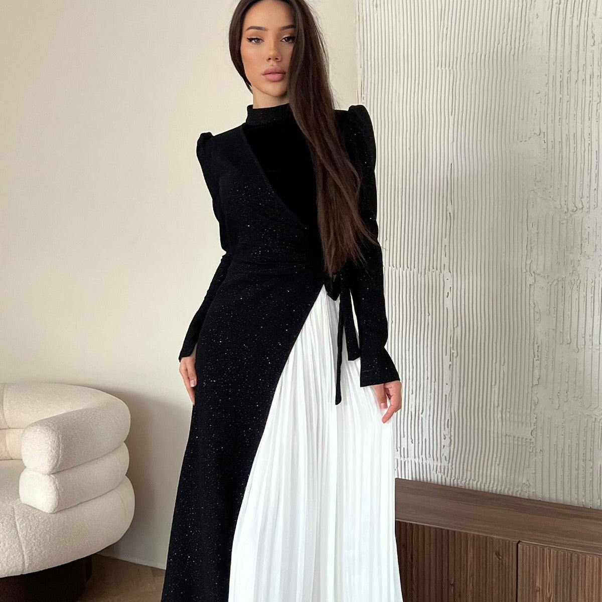 Beautifully Finished Dress in a Timeless Design