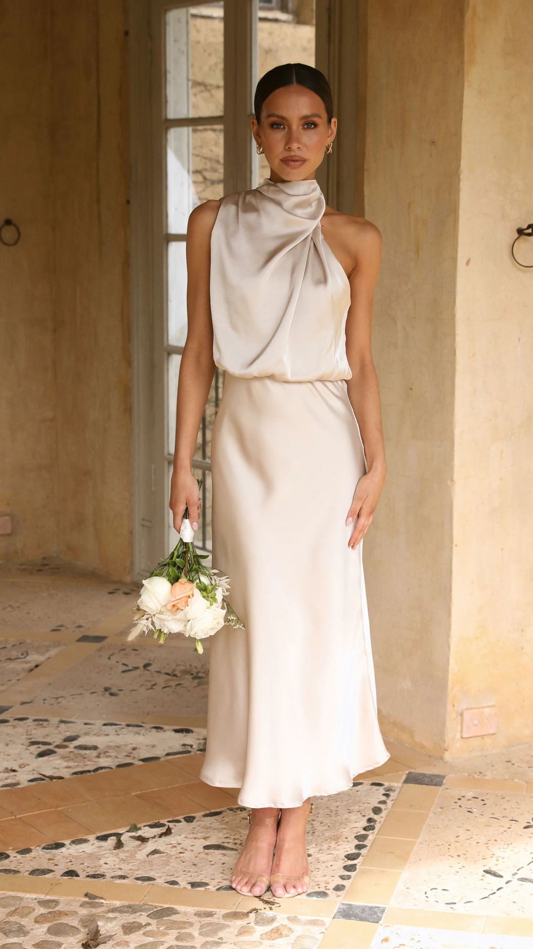 Beautifully Finished Dress in a Timeless Design