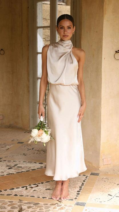 Beautifully Finished Dress in a Timeless Design