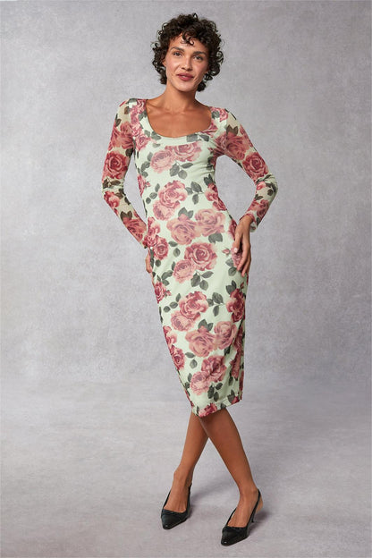 Beautifully Finished Dress in a Timeless Design