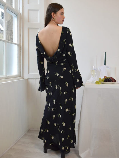 Effortlessly Elegant Dress with a Timeless Design