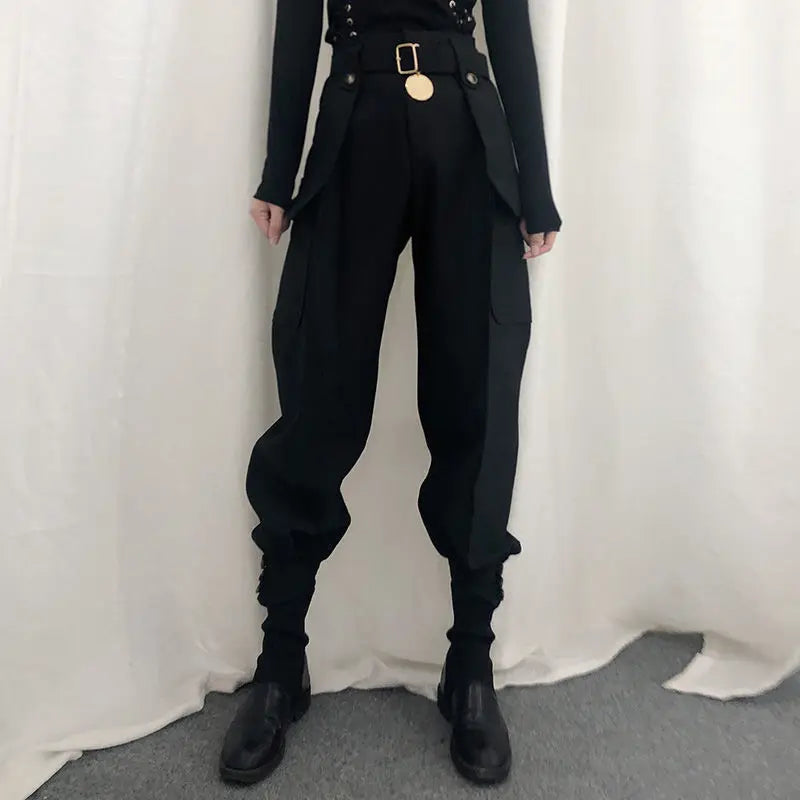 Effortlessly Elegant Pants with a Timeless Design