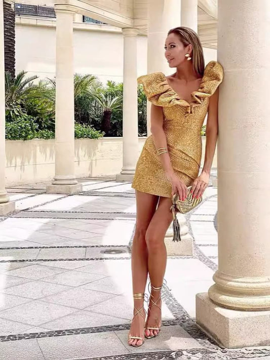 Beautifully Finished Dress in a Timeless Design